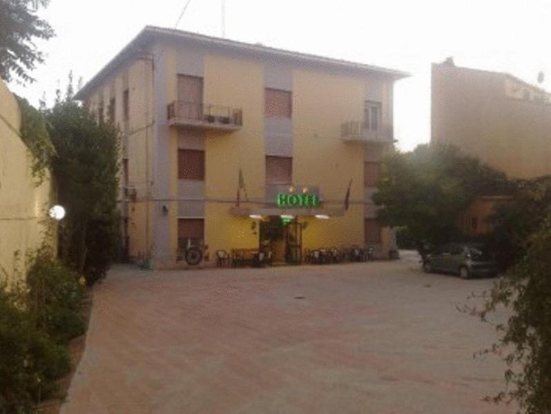 Parking Hotel Giardino Ливорно Экстерьер фото