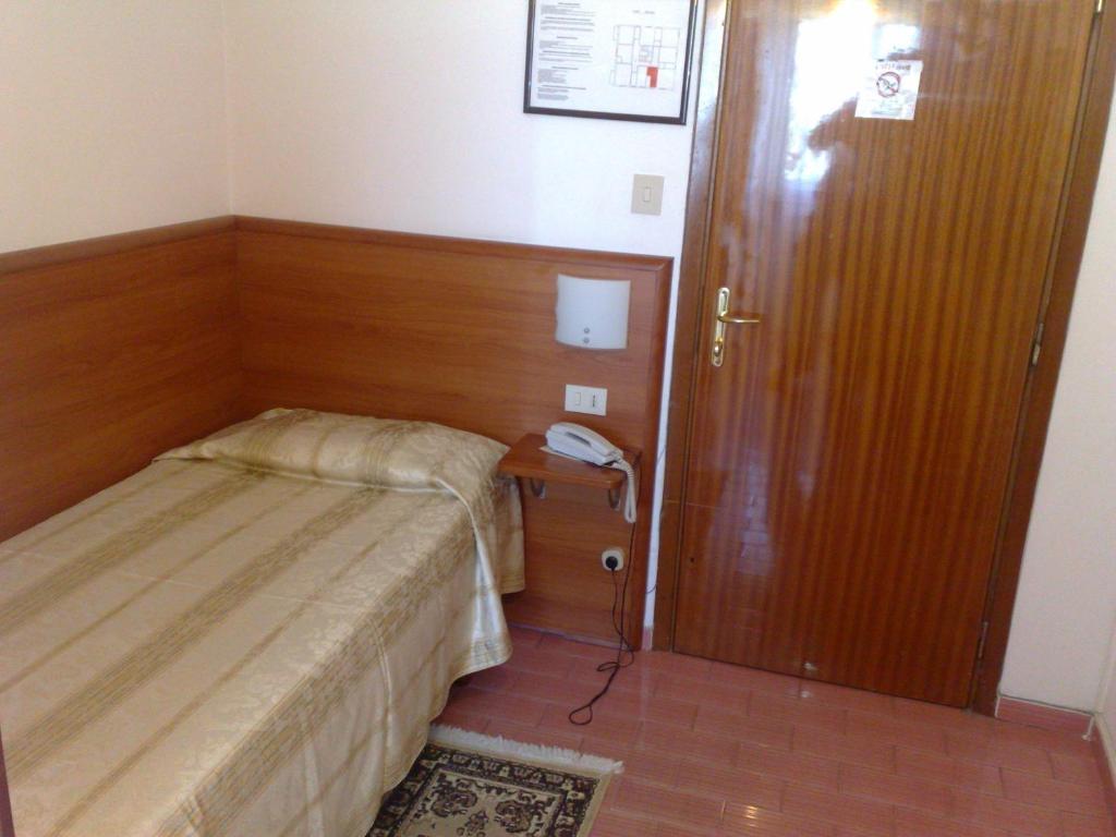 Parking Hotel Giardino Ливорно Номер фото
