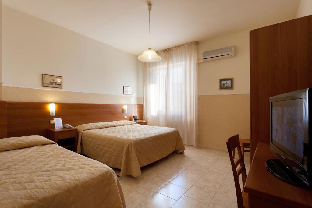 Parking Hotel Giardino Ливорно Номер фото
