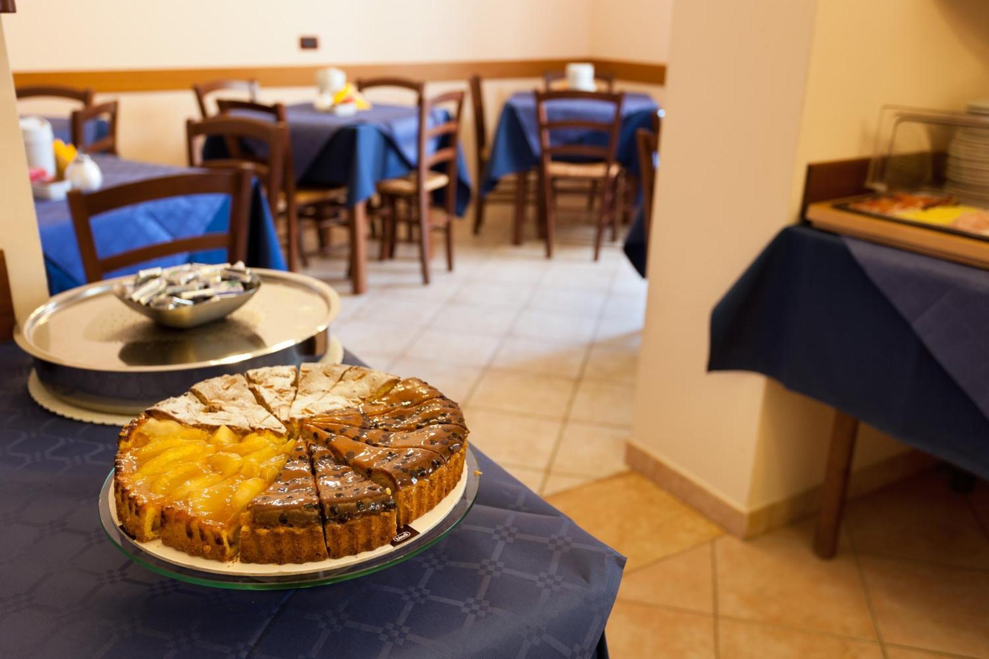 Parking Hotel Giardino Ливорно Экстерьер фото