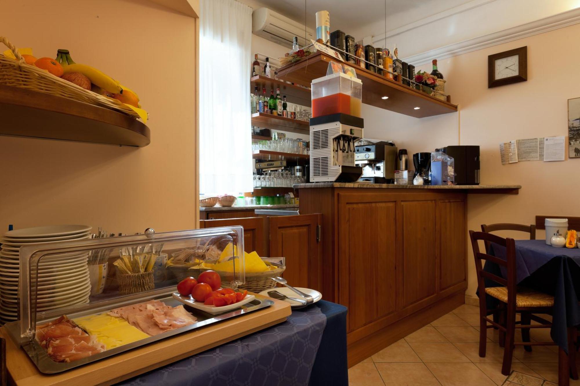 Parking Hotel Giardino Ливорно Экстерьер фото