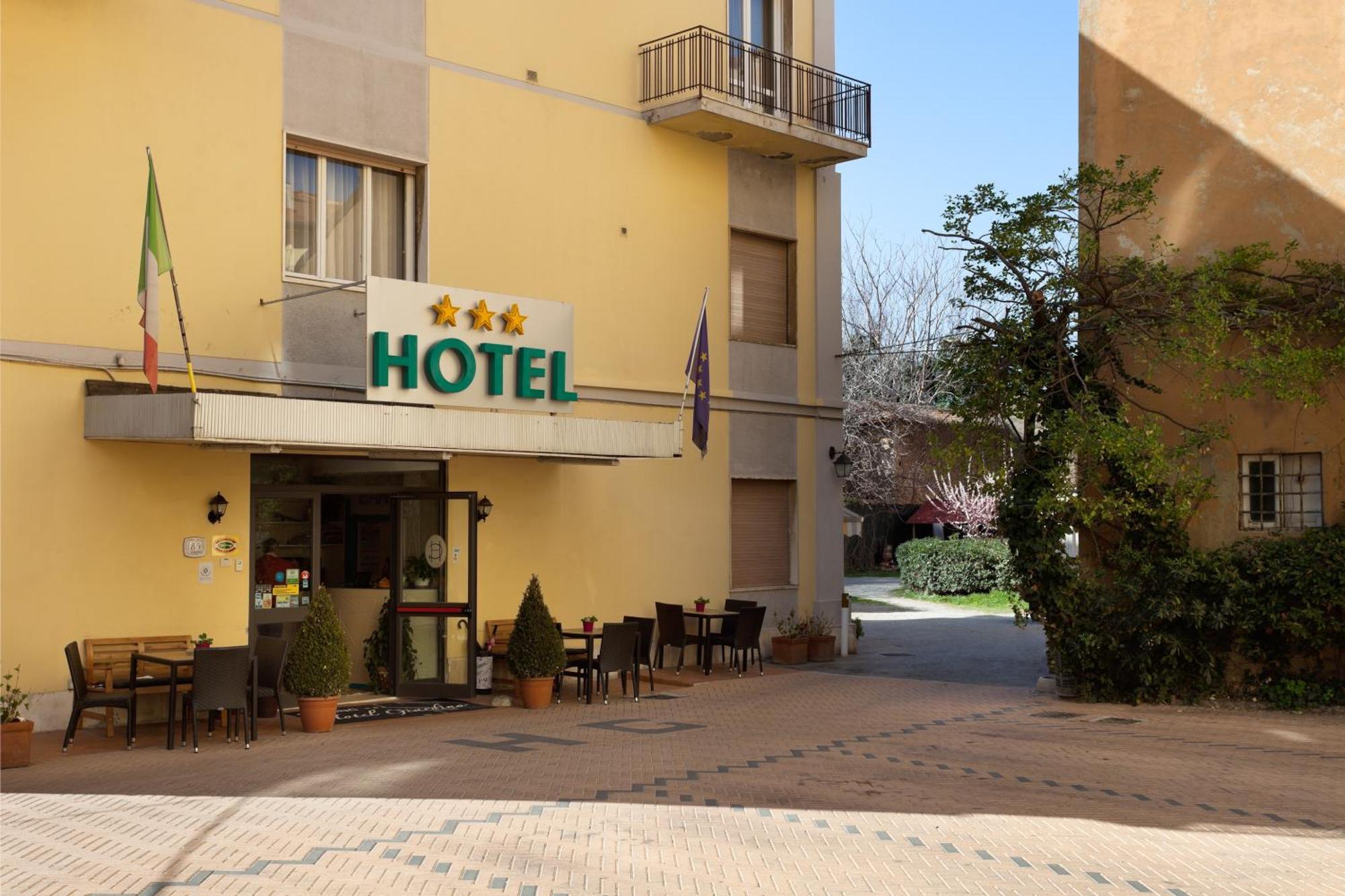 Parking Hotel Giardino Ливорно Экстерьер фото