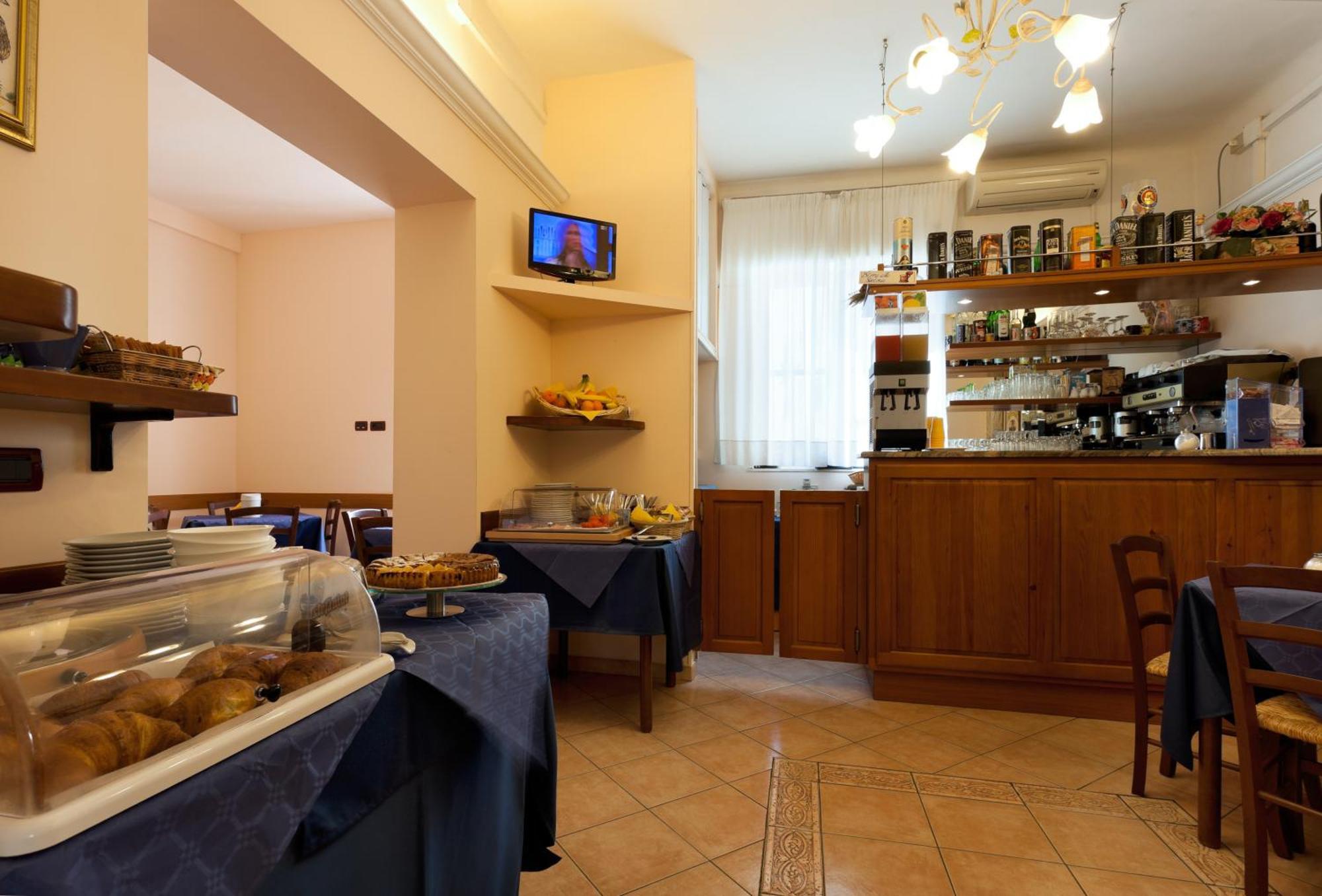 Parking Hotel Giardino Ливорно Экстерьер фото
