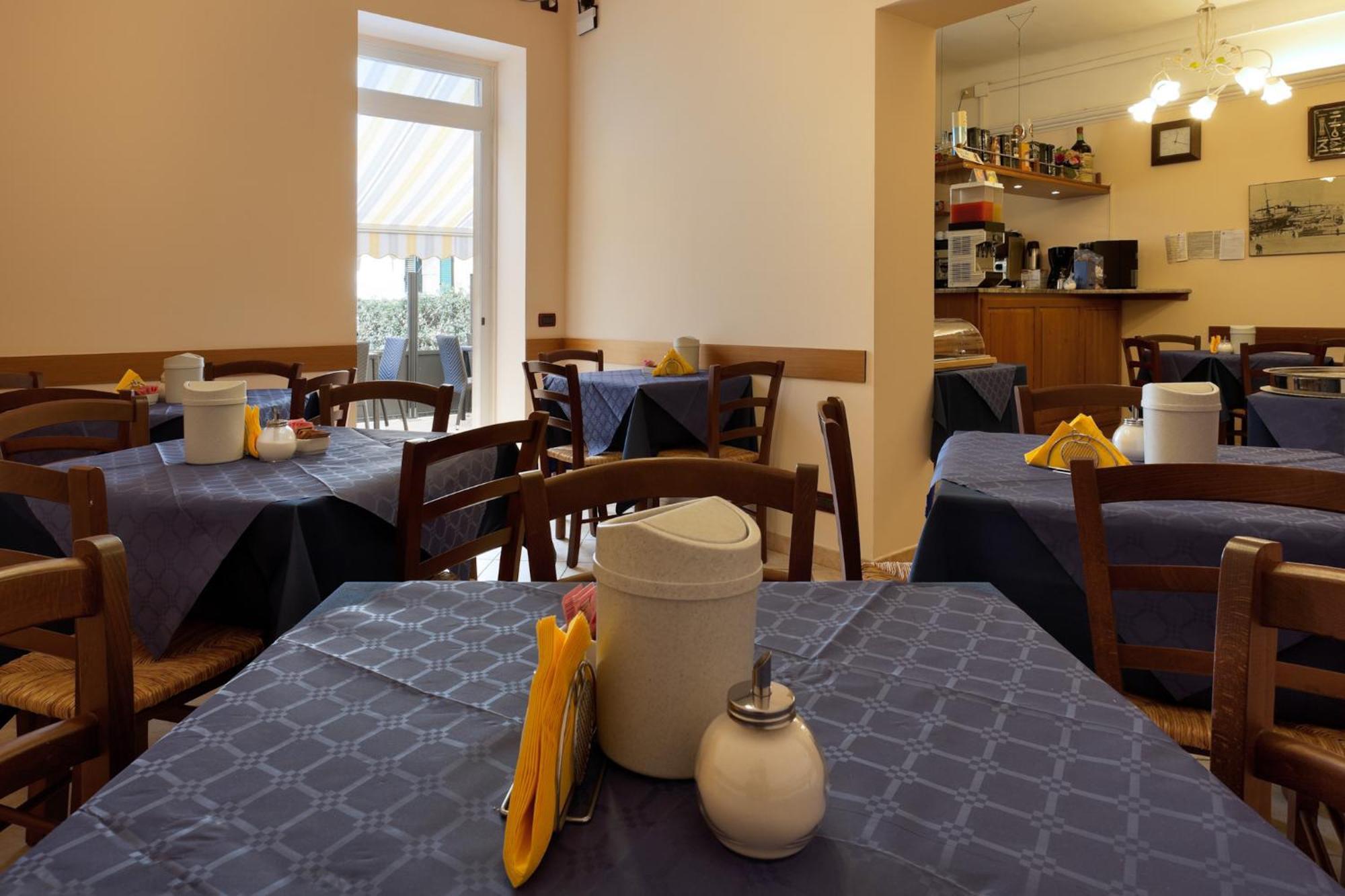 Parking Hotel Giardino Ливорно Экстерьер фото