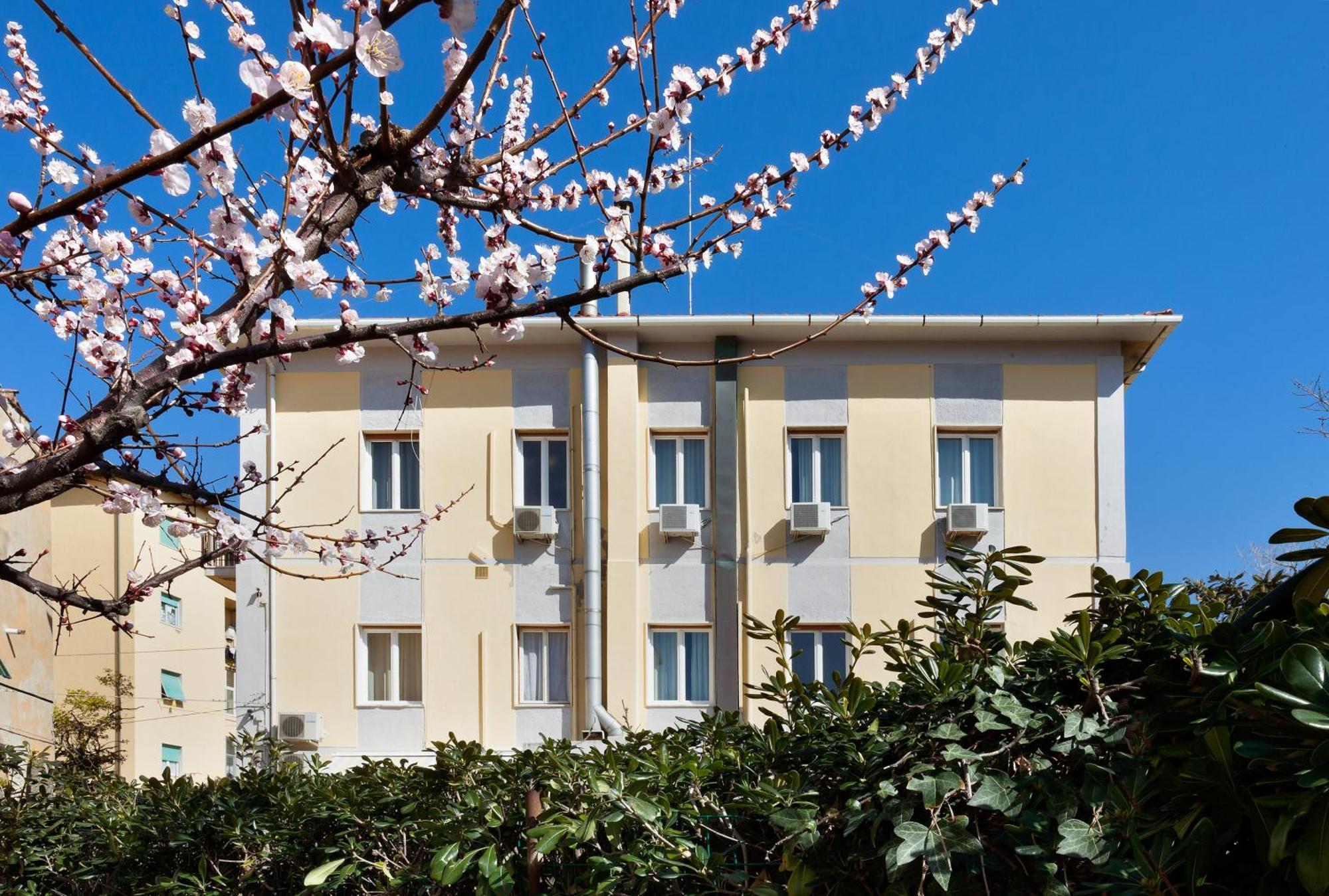 Parking Hotel Giardino Ливорно Экстерьер фото