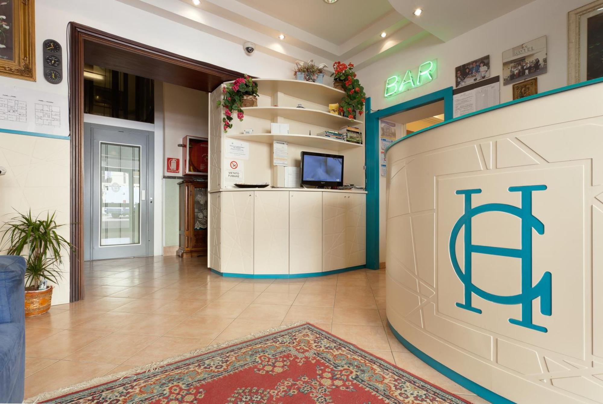 Parking Hotel Giardino Ливорно Экстерьер фото