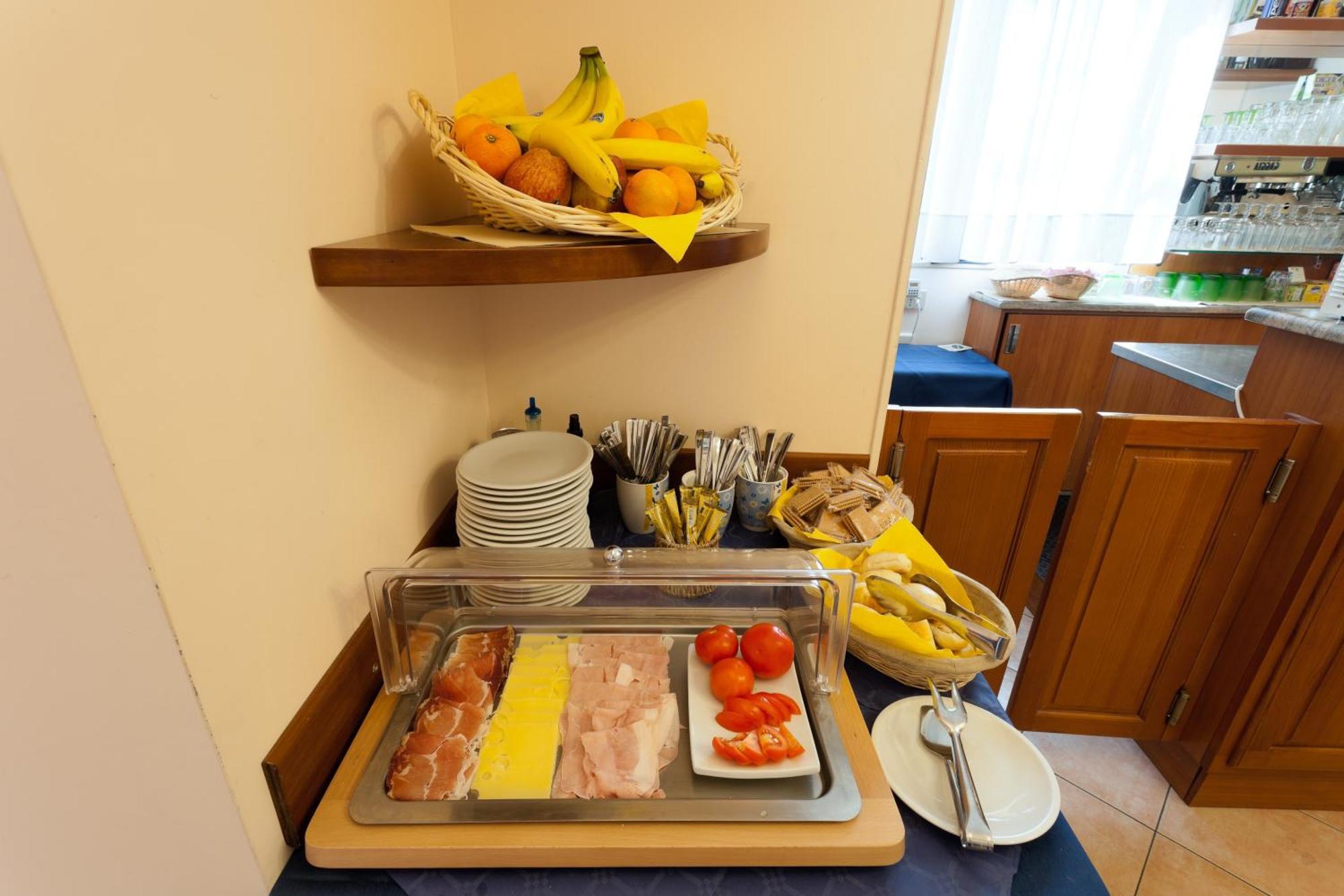 Parking Hotel Giardino Ливорно Экстерьер фото